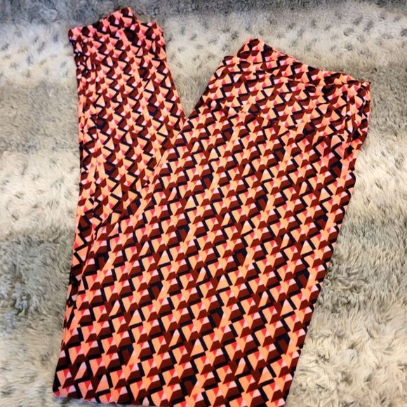 LuLaRoe Pants - LULAROE TALL & CURVY LEGGINGS • EUC